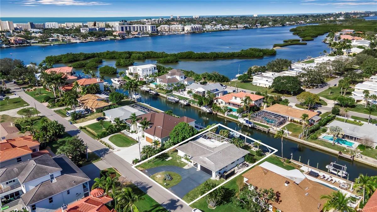 1649 STANFORD LN, Sarasota, FL 34231