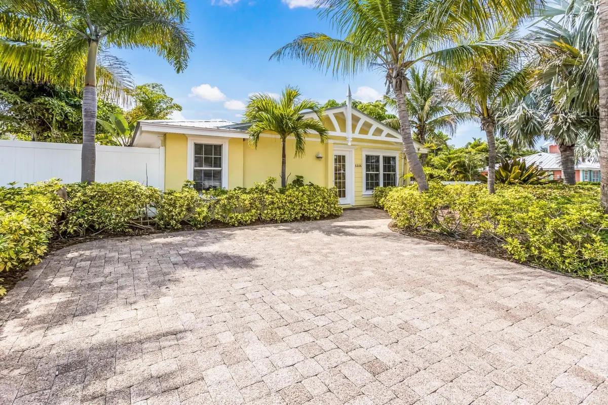 6606 HOLMES BLVD #3, Holmes Beach, FL 34217