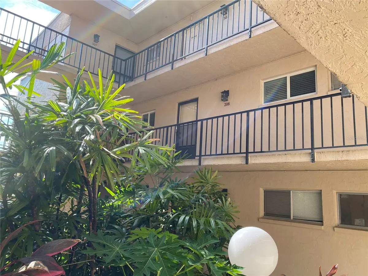 2763 WOODGATE LN #208, Sarasota, FL 34231