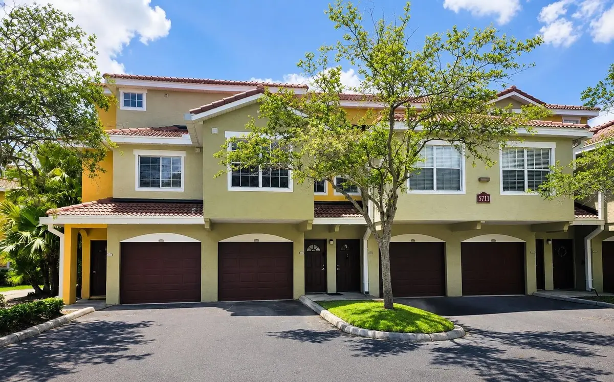 5711 BENTGRASS DR #19-203, Sarasota, FL 34235