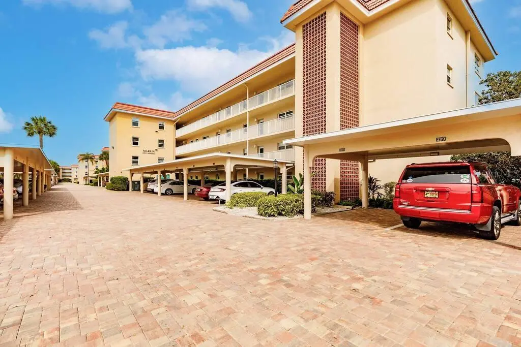 1250 N PORTOFINO DR #302, Sarasota, FL 34242