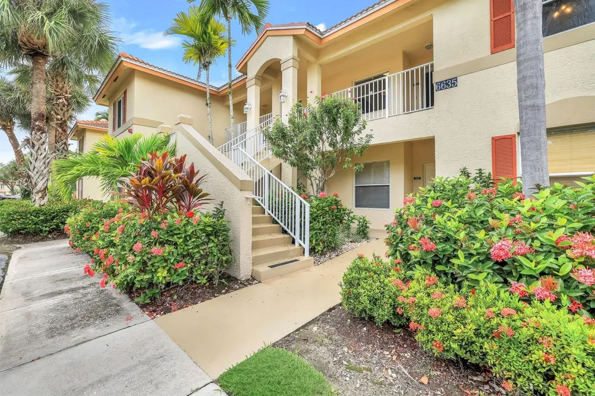6635 HUNTINGTON LAKES CIR #202, Naples, FL 34119