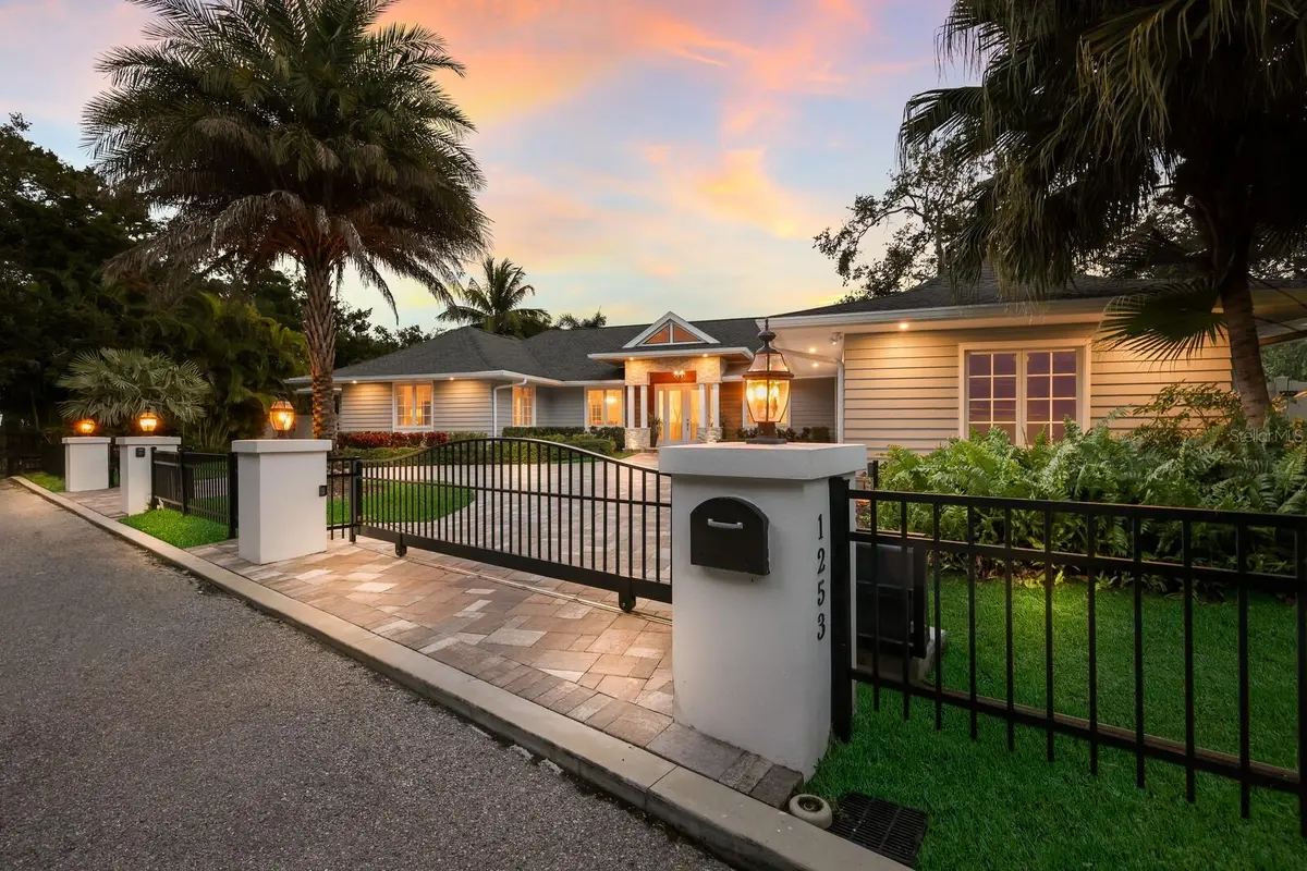 1253 N BASIN LN, Sarasota, FL 34242