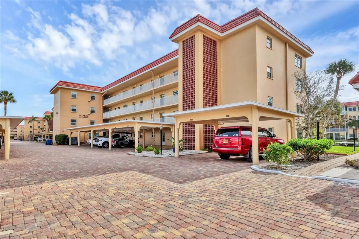 1250 N PORTOFINO DR #303, Sarasota, FL 34242