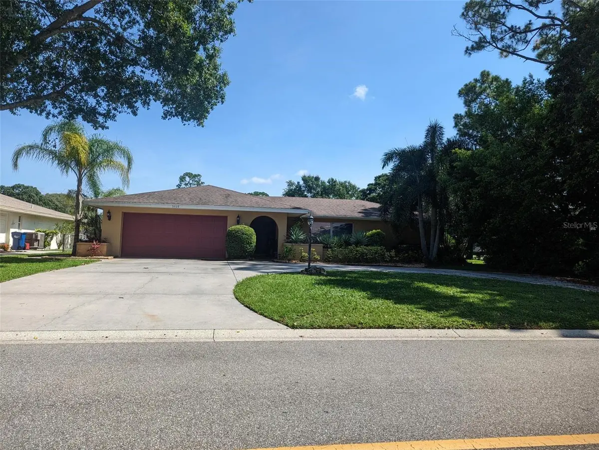 5409 PALM AIRE DR, Sarasota, FL 34243