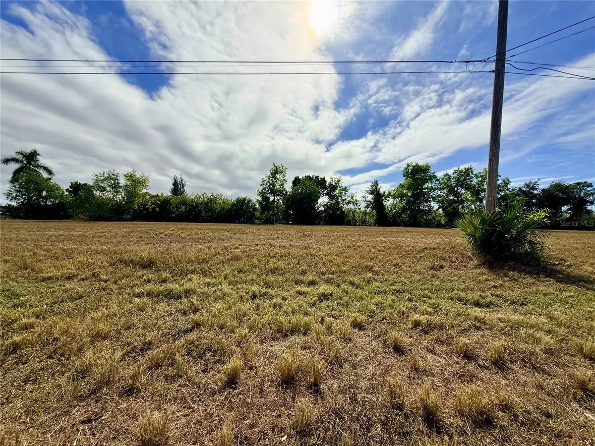 418 NW 14TH TER, Cape Coral, FL 33993