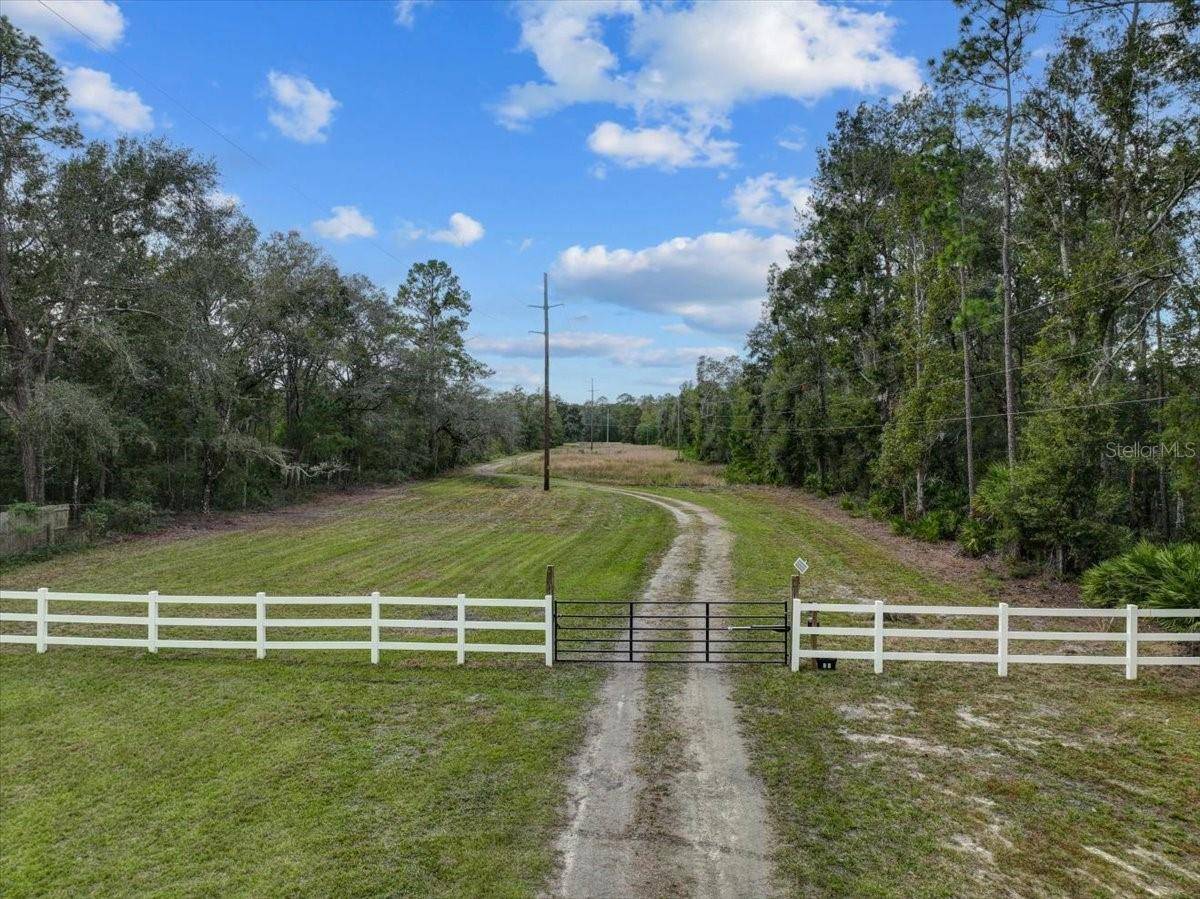 310 N OTTER CREEK AVE, Bronson, FL 32621