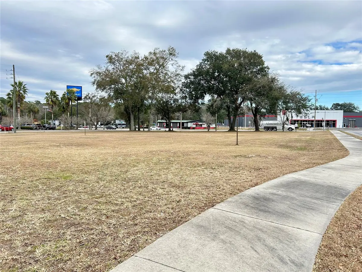 2550 N MAIN ST, Gainesville, FL 32609