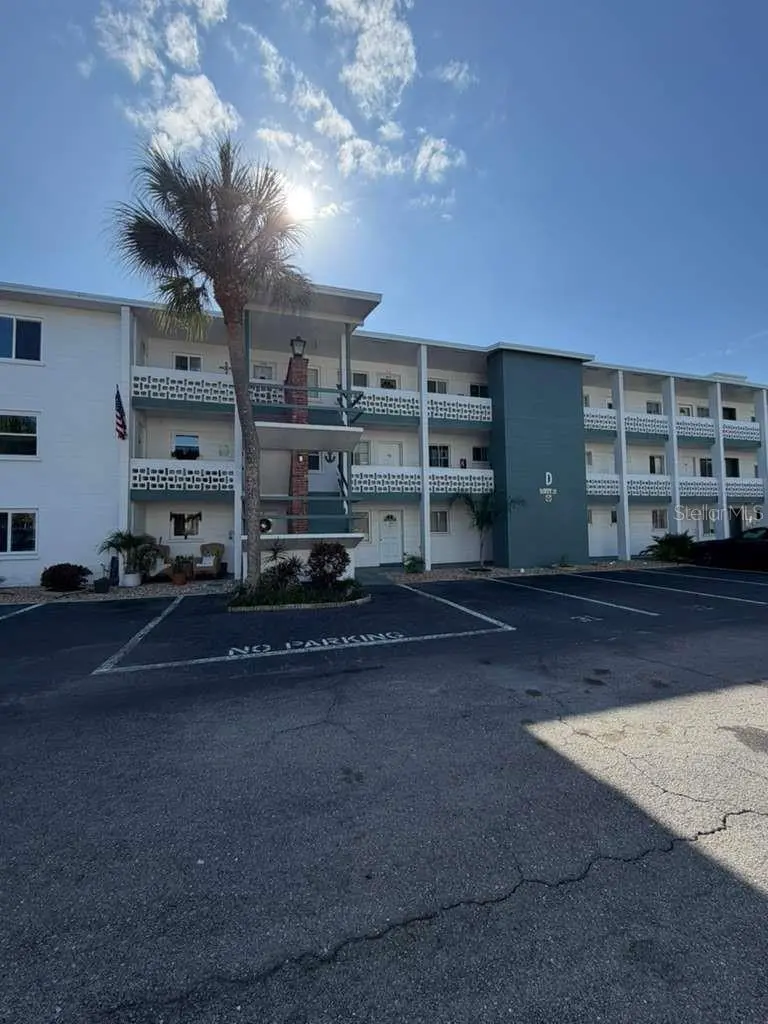 1832 SUNNY DR #D-32, Bradenton, FL 34207