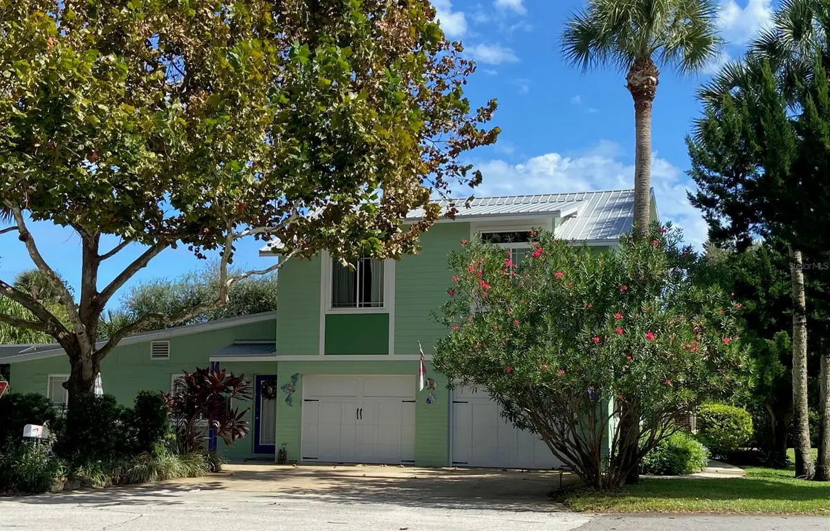 411 S Pine ST, New Smyrna Beach, FL 32169