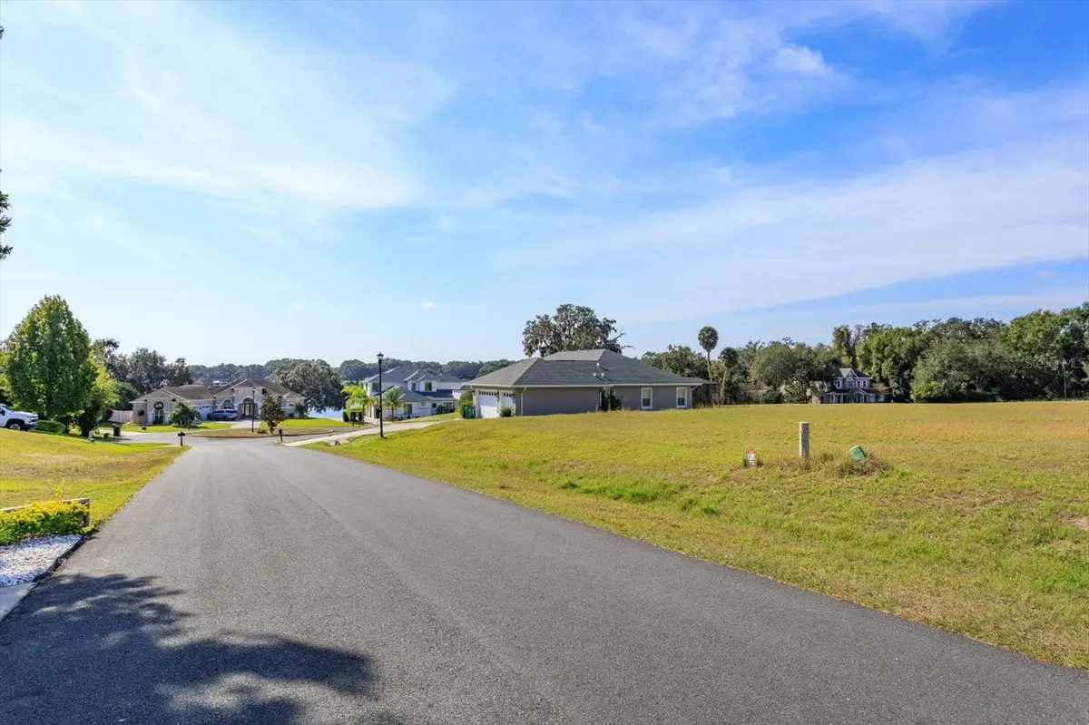 1114 MYRTLE BREEZES CT, Fruitland Park, FL 34731