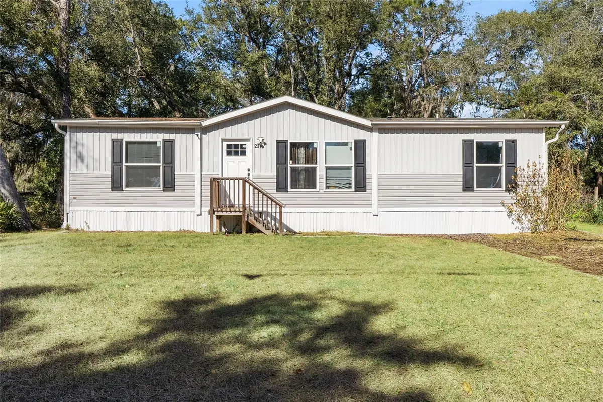 231 TROPIC AVE, Satsuma, FL 32189