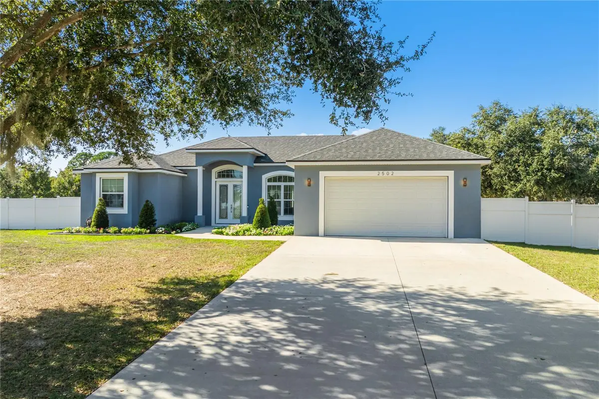 2502 LAKE FRONT DR, Lake Wales, FL 33898