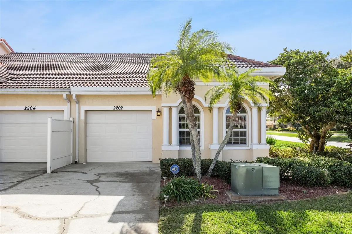2202 GARDEN LAKE DR, Winter Haven, FL 33884