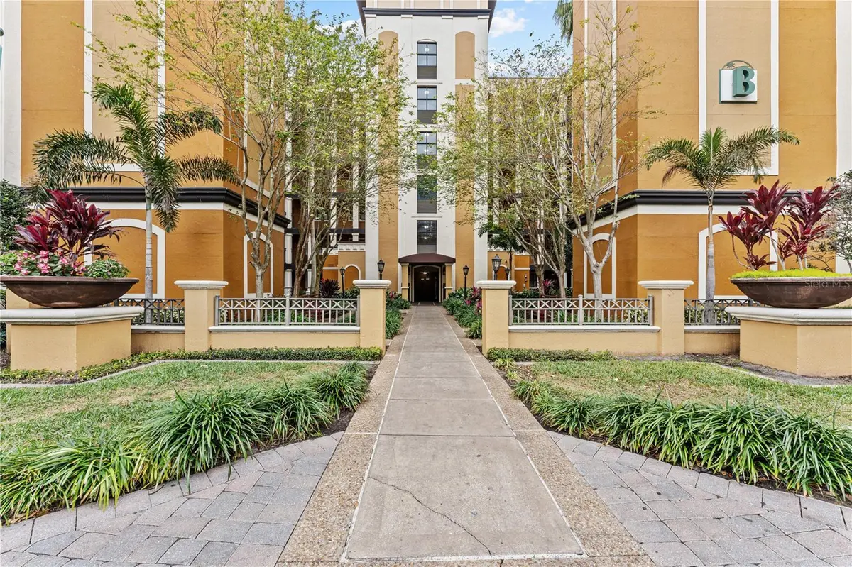 12544 FLORIDAYS RESORT DR, Orlando, FL 32821
