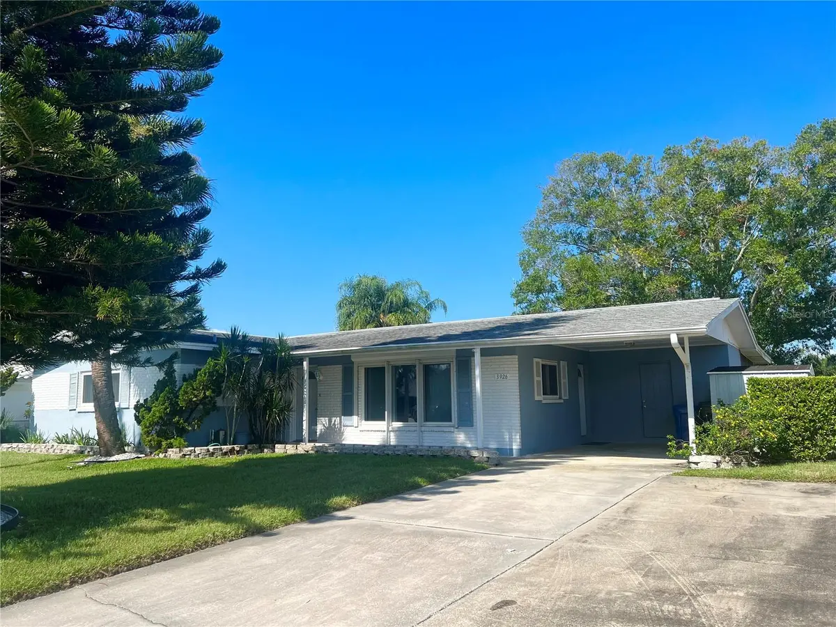 3926 FONTAINEBLEAU DR, Tampa, FL 33634