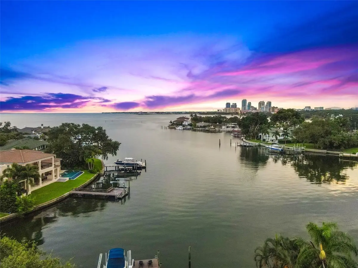 1365 BRIGHTWATERS BLVD NE, St Petersburg, FL 33704