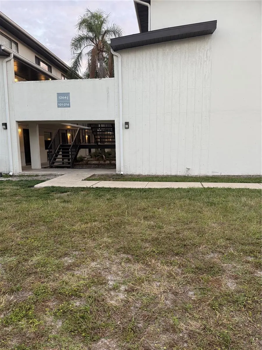 1264 113TH AVE #J102, Tampa, FL 33612