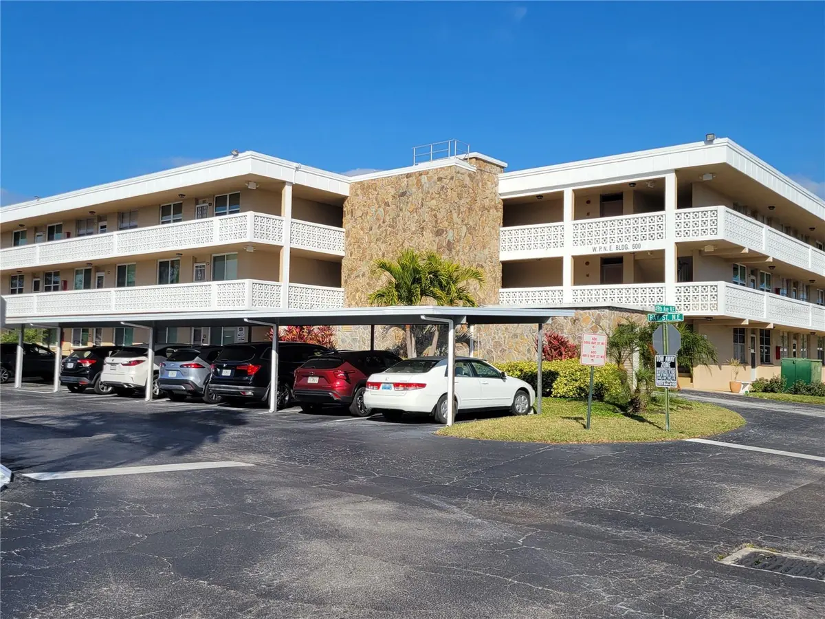4915 BAY ST NE #122, St Petersburg, FL 33703