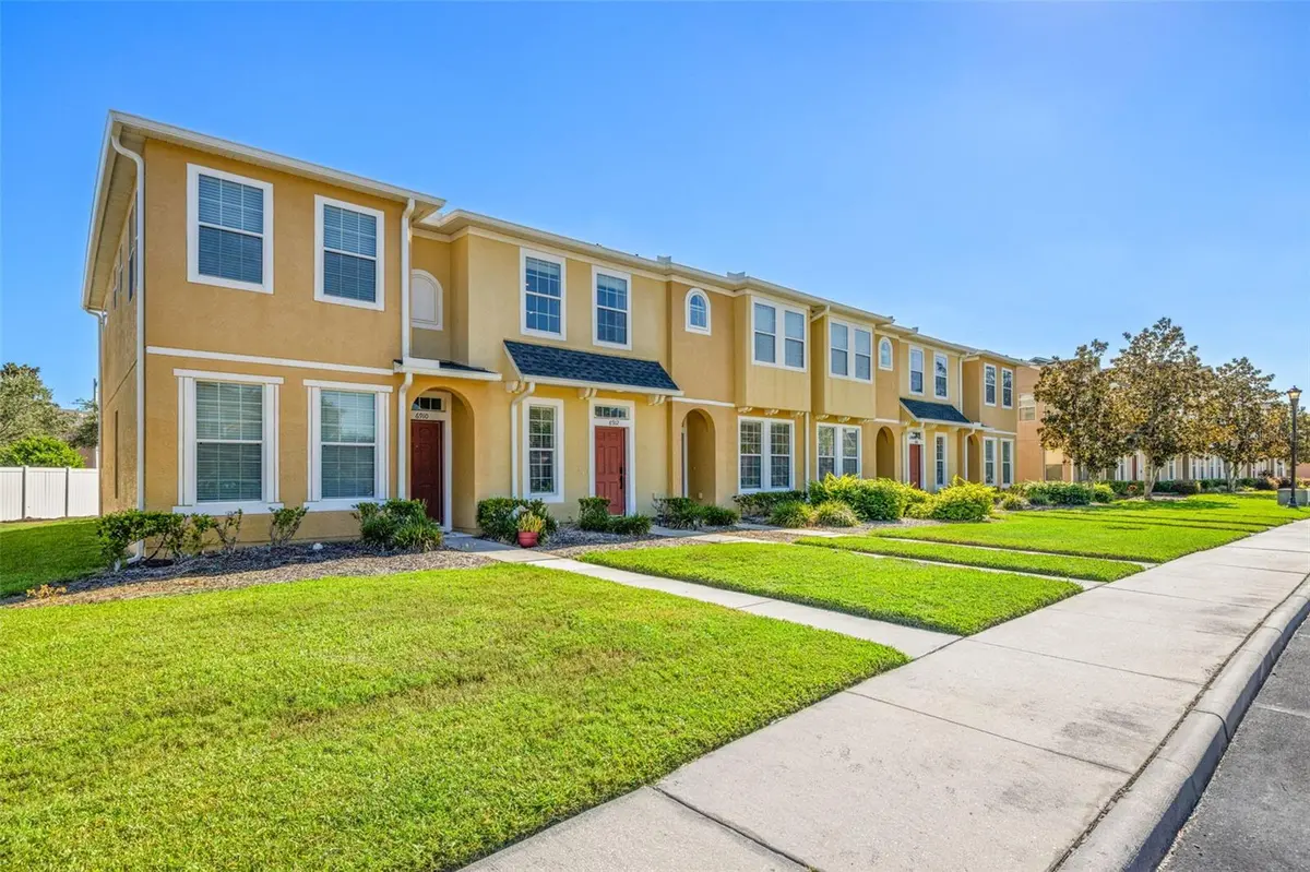 6912 TOWERING SPRUCE DR #6912, Riverview, FL 33578
