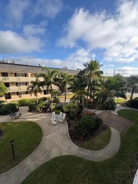 147 BLUFF VIEW DR #303, Belleair Bluffs, FL 33770