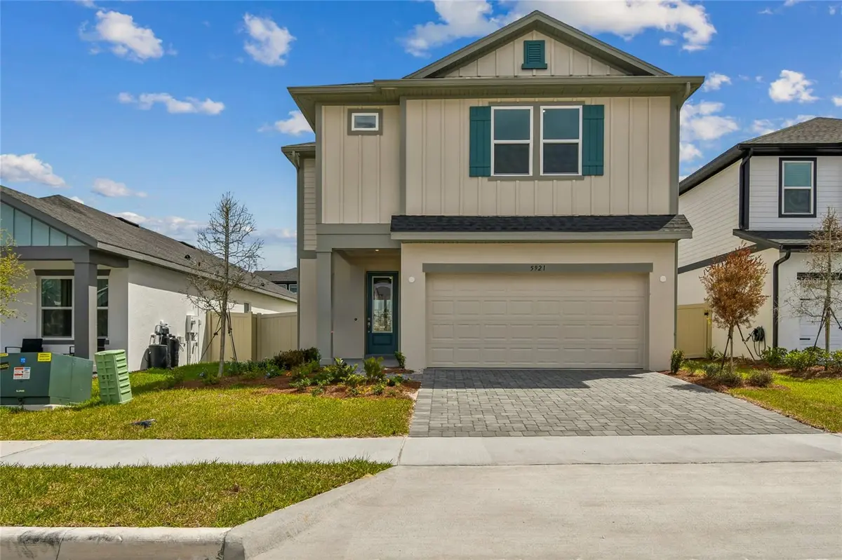 5921 BRISTLE OAK ST, Mount Dora, FL 32757