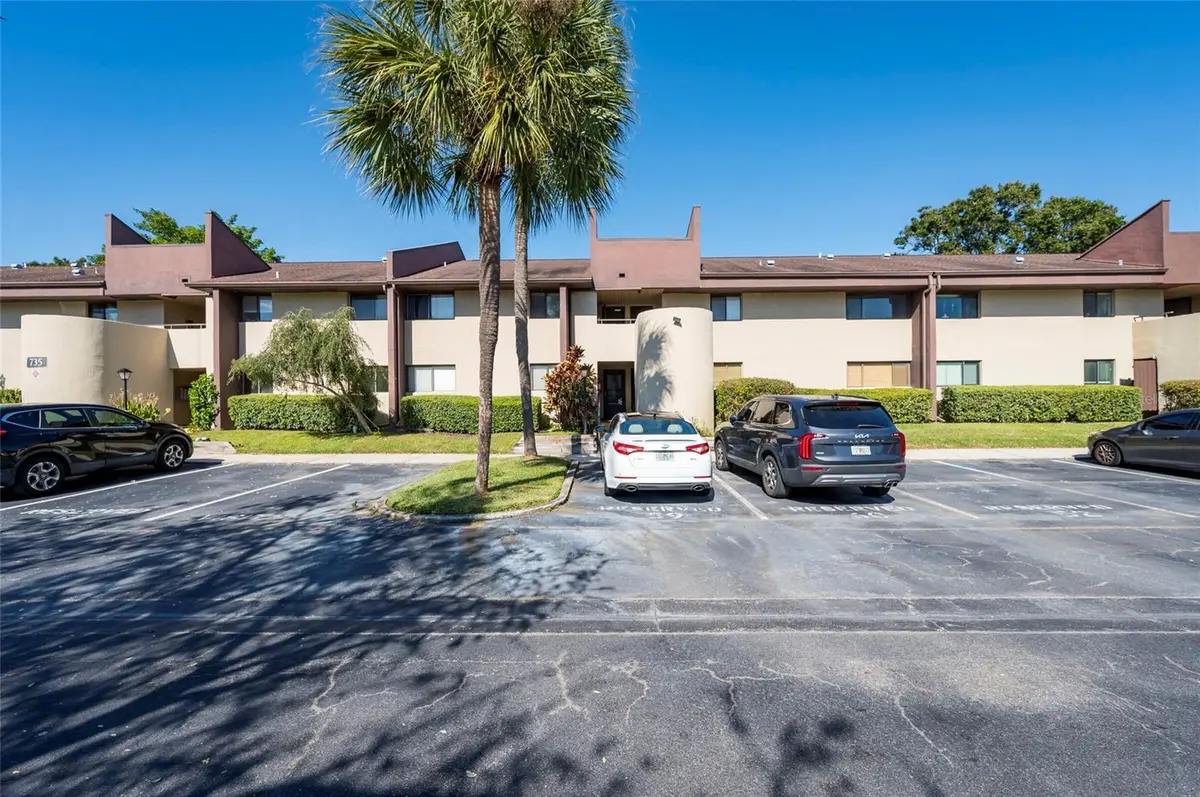 735 S VILLAGE DR N #206, St Petersburg, FL 33716