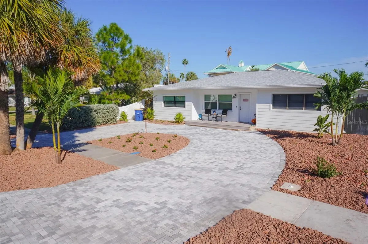 929 LANTANA AVE, Clearwater Beach, FL 33767