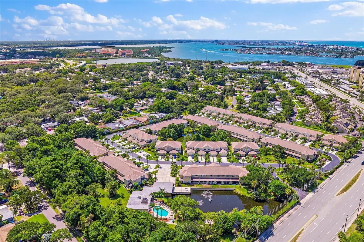 11158 KAPOK GRAND CIR, Madeira Beach, FL 33708