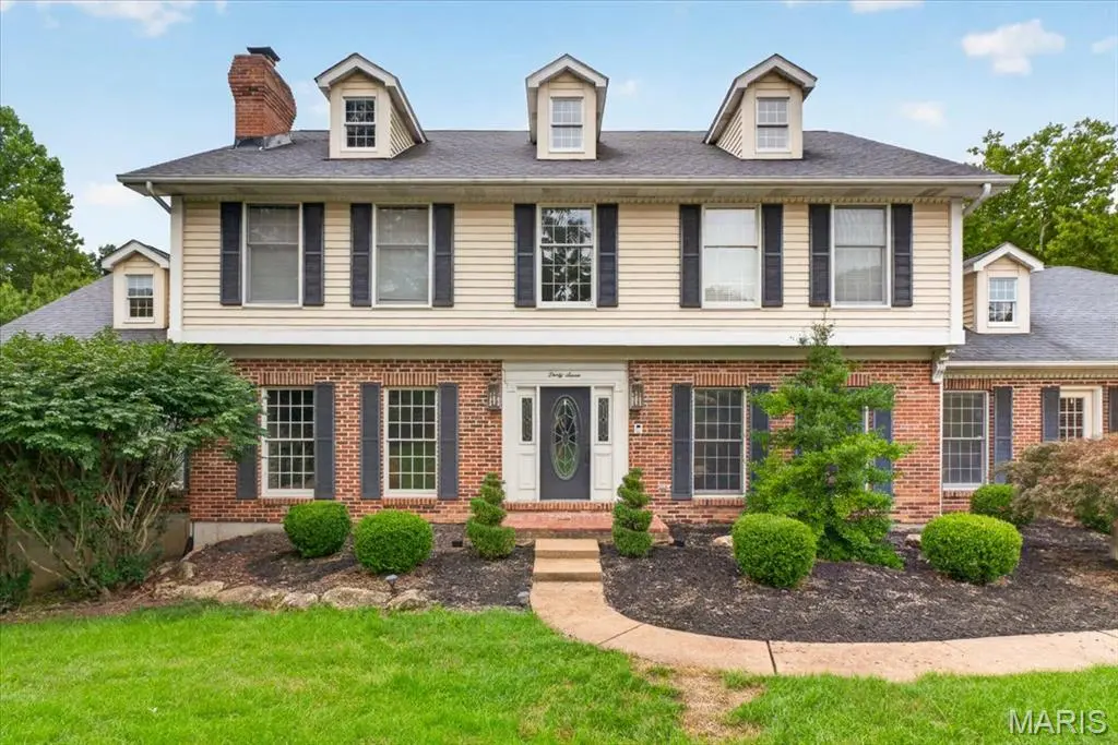 37 Kennerly Manor DR, St Louis, MO 63128