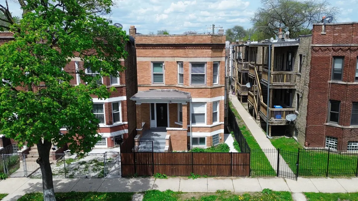 4906 W Erie ST, Chicago, IL 60644