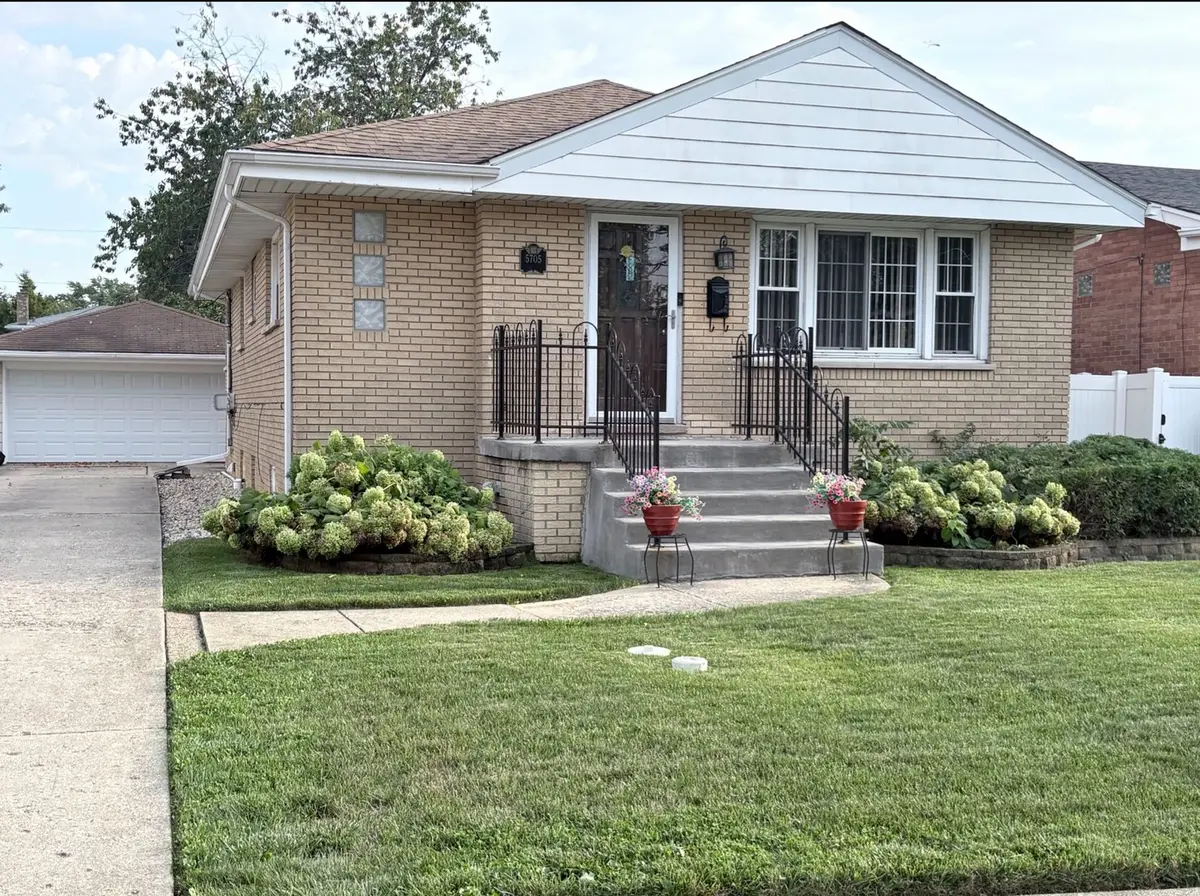 5705 W Maple AVE, Berkeley, IL 60163