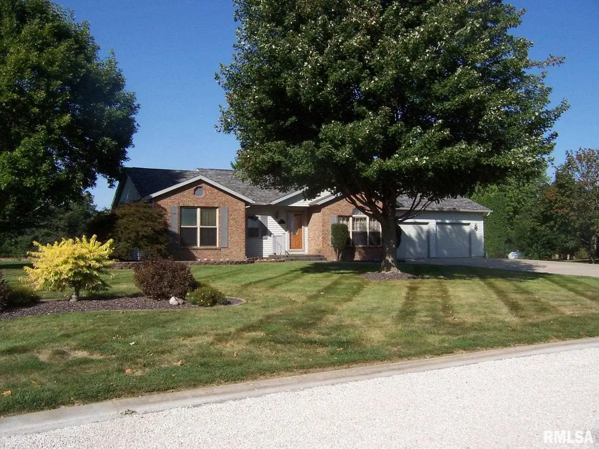 11 Trussell RD, Jacksonville, IL 62650