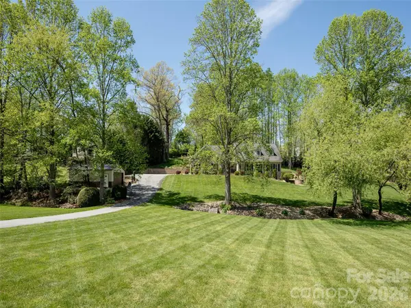 514 Whispering Hills DR, Hendersonville, NC 28792