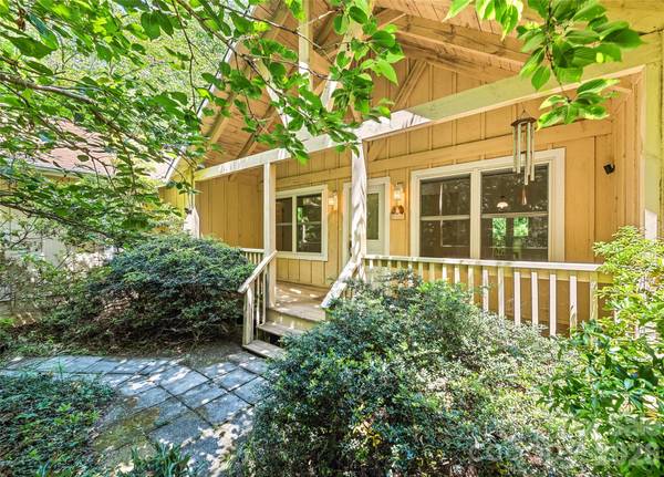 21 Winterview TRL, Hendersonville, NC 28739