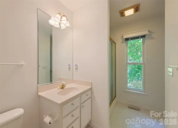 21 Winterview TRL, Hendersonville, NC 28739