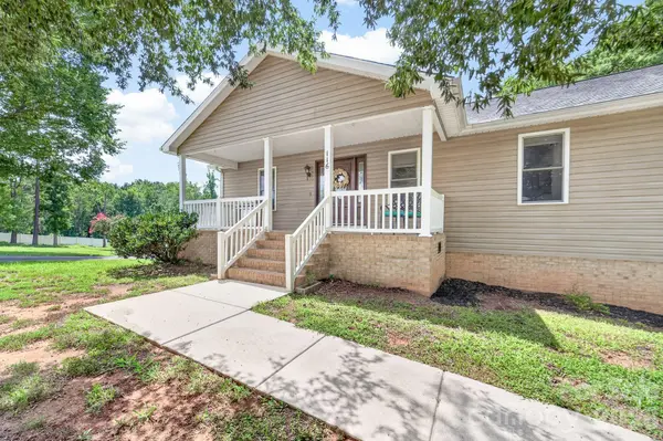 116 Brewer LN, Mooresville, NC 28115