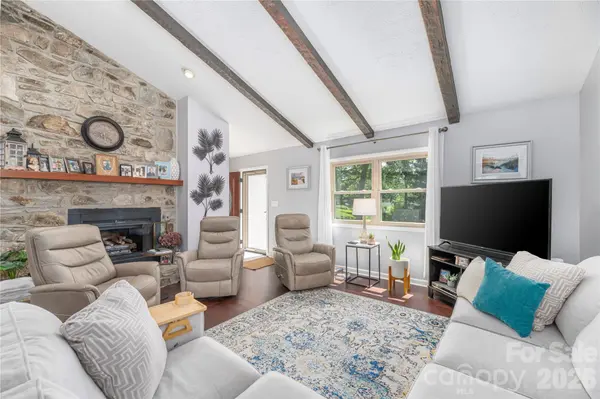 115 Hazelview DR, Waynesville, NC 28786