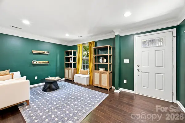 1321 Queen Lyon CT, Charlotte, NC 28205