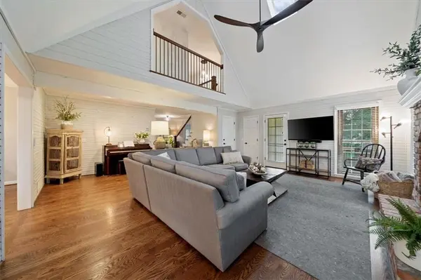8262 W 117th ST, Overland Park, KS 66210