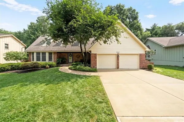 8262 W 117th ST, Overland Park, KS 66210