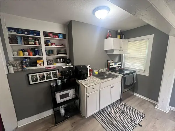 2905 E 61st ST, Kansas City, MO 64130