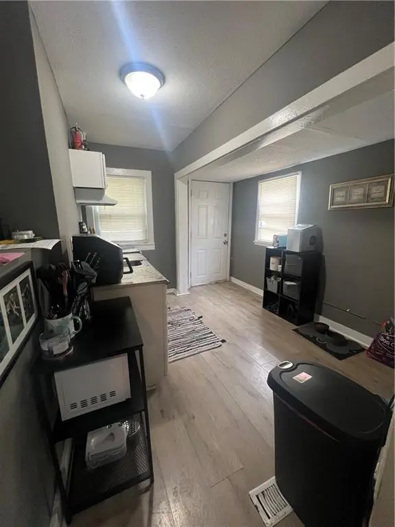2905 E 61st ST, Kansas City, MO 64130