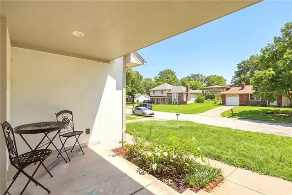 408 NW MOORE ST, Lee's Summit, MO 64081