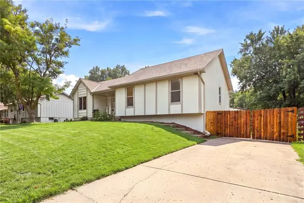 408 NW MOORE ST, Lee's Summit, MO 64081