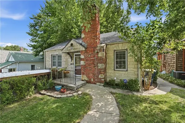 4201 Roanoke RD, Kansas City, MO 64111