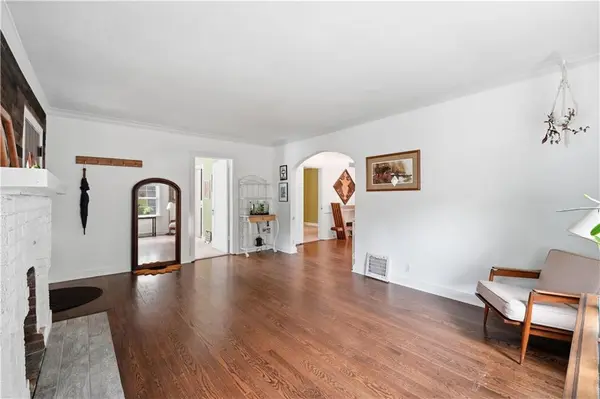 4201 Roanoke RD, Kansas City, MO 64111