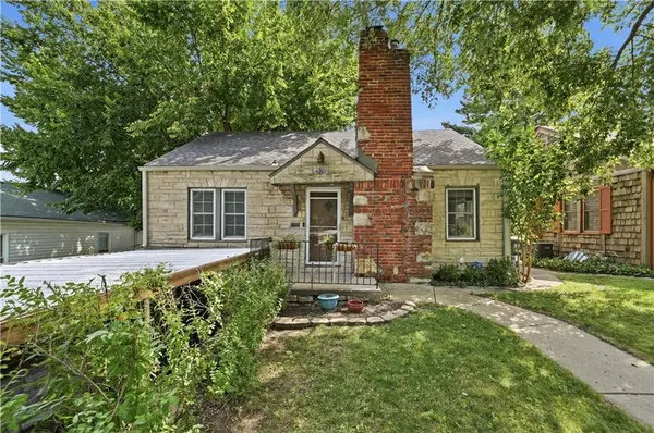 4201 Roanoke RD, Kansas City, MO 64111