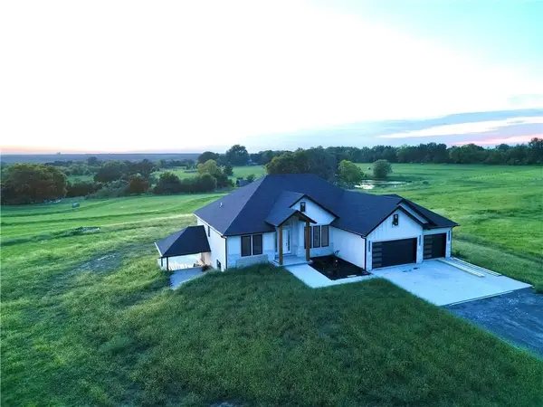 22663 Cherry Tree LN, Sedalia, MO 65301