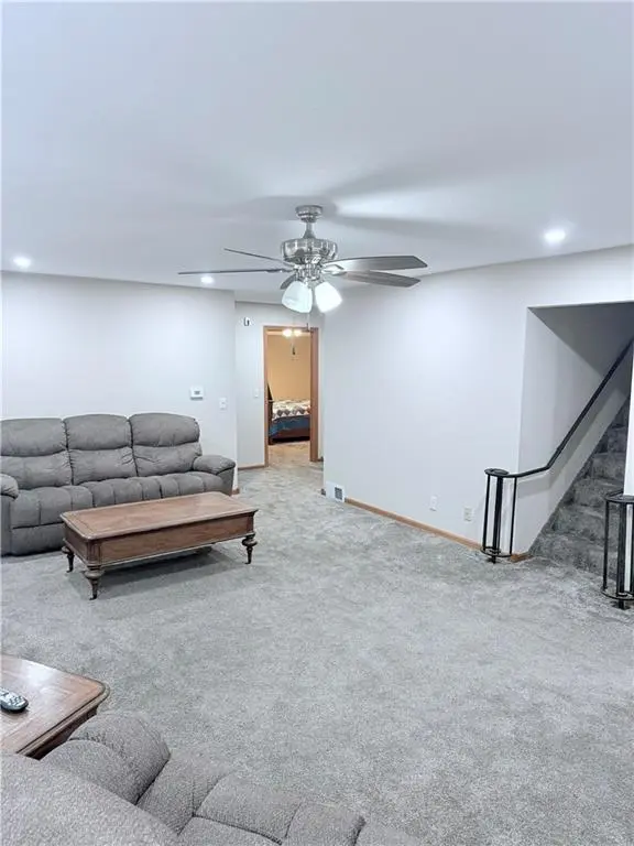 2504 Shirley DR, St Joseph, MO 64503